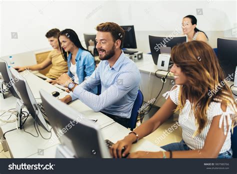 Computer Lab Students 的图像结果