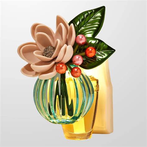 Buy Bath and Body Works White Barn Flower Vase Wallflower Plug in Light ...