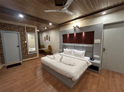 AAMOD FEATHER TOUCH (Nainital) - Hotel Reviews, Photos, Rate Comparison ...