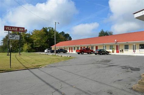 VILLAGE INN (Guntersville) - Hotel Reviews & Photos - Tripadvisor
