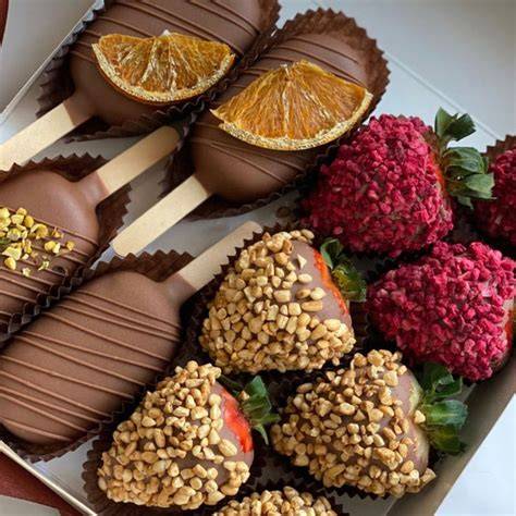 Pink Chocolate Dipped Strawberries & Cake Pops - Dubai Cake Delivery ...