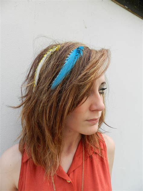 http://www.aheadofhair.biz/feather-hair-extensions--headfeathers.html ...
