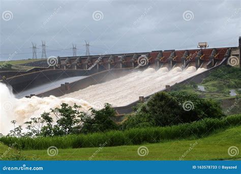 Itaipu Dam, Brazil editorial stock photo. Image of itaipu - 163578733