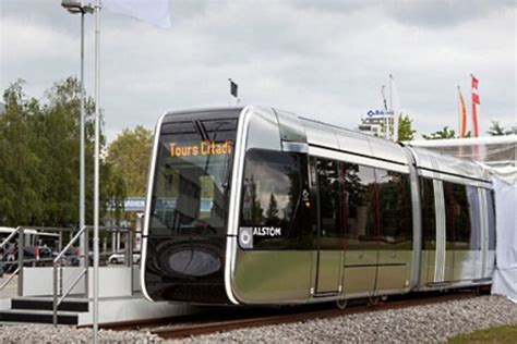 Tours se dote d'un tramway Alstom signé Buren