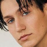 ADDICTED TO YOU (EN ESPAÑOL) - HUDDY - LETRAS.COM