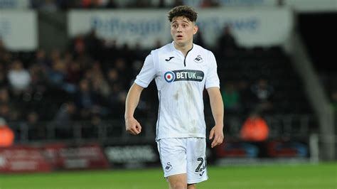 Man Utd complete signing of James for £15m - ESPN