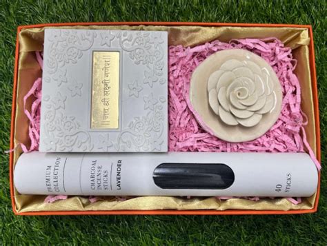 Shop Gift Set of Ganesh Lakshmi Pocket Temple Online | Wemy