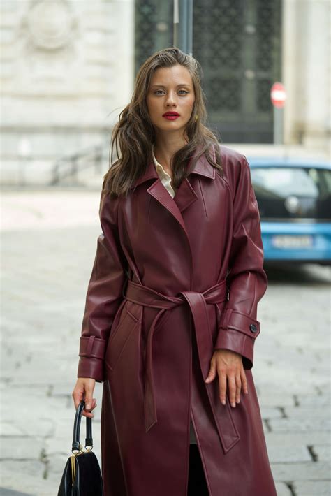 How to Style a Trench Coat: 10+ Chic Trench Coat Outfit Ideas – Gaâla