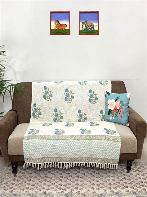 Shop for Stylish Sofa Throws Online at Best Price - Sumaavi