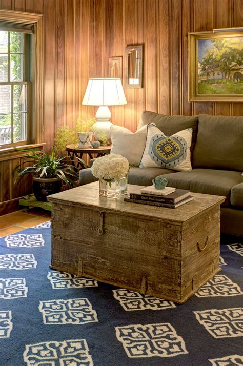 Designing around knotty pine wood paneling – Artofit