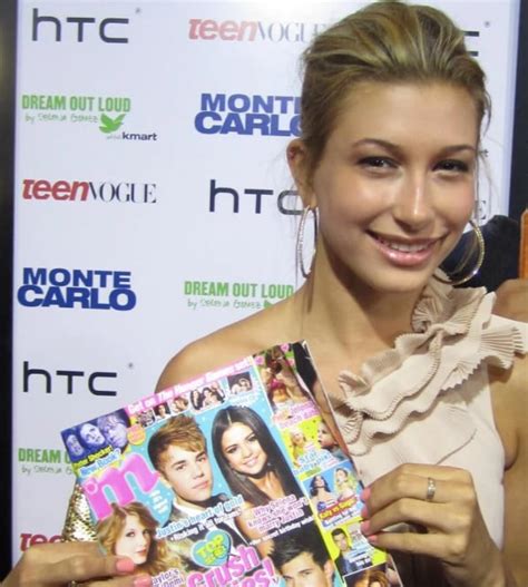 Selena Gomez defiende a Hailey Bieber, amenazada de muerte - La Tercera