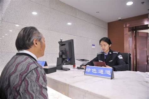 重庆部分出入境大厅接待时间有调整 涉及沙坪坝、九龙坡、忠县、万盛四地区 - 封面新闻