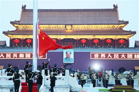 北京：12万名群众观看国庆升旗仪式_图片_新闻_中国政府网