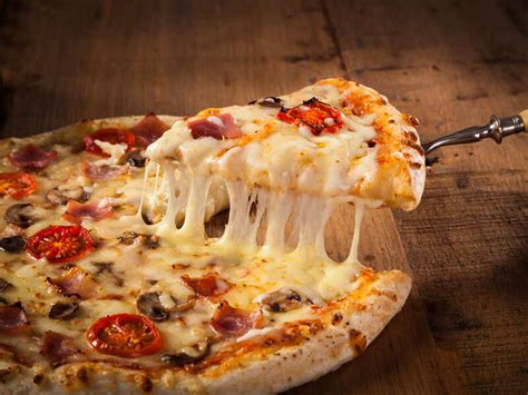 What's the difference between pan-pizza and hand tossed pizza?