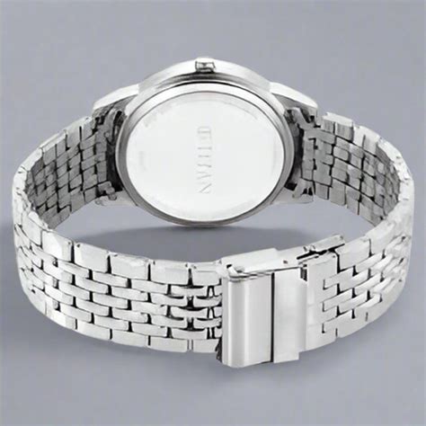 TITAN 1638SM02 – Universal Watch Company