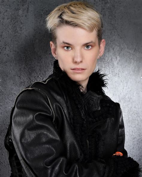 Emily Taylor (@thisis.emilytaylor) • Instagram photos and videos