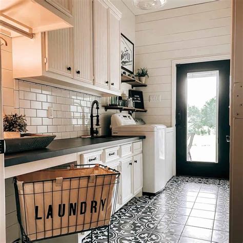 29 Inspirational Laundry Room Cabinet Ideas for an Organized New Year