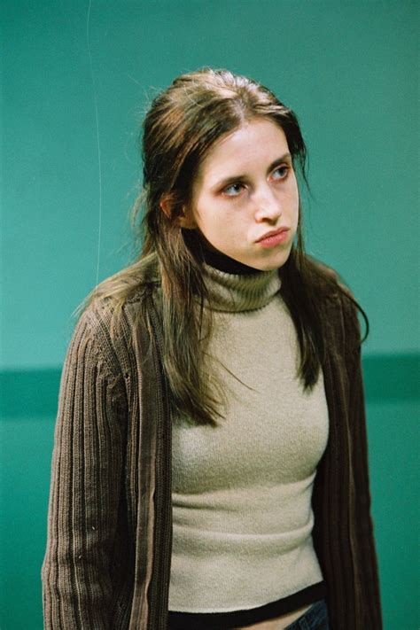 Emily Perkins Hot