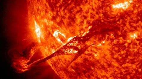 Menacing CME hurled towards Earth! Could deliver glancing blow on Feb ...