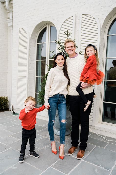 Family Holiday Looks... | Family christmas pictures outfits, Family ...