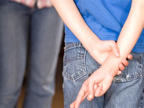 How to Spot a Compulsive Liar | Relationships