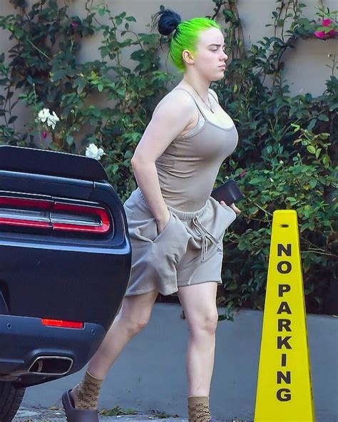 Billie Eilish se olvida de la ropa holgada y muestra sus curvas con ...