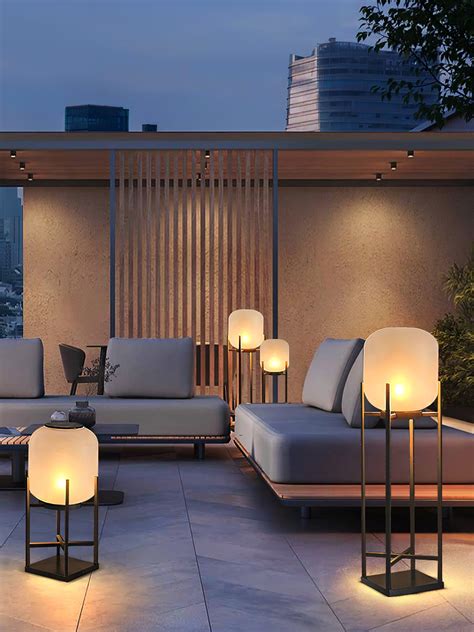 Lantern Solar Outdoor Floor Lamp – Vakkerlight