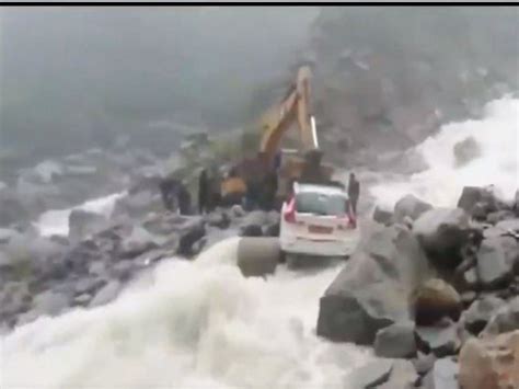 car stuck at the swollen Lambagad nallah near Badrinath National ...