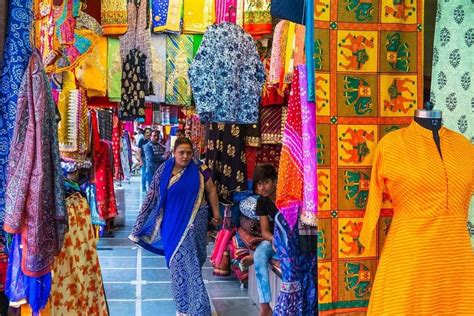 Explore The Vibrant Culture of Bapu Bazaar Jaipur