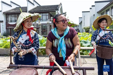浙江湖州：外国游客乡村“过大年”-人民图片网