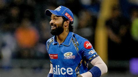 Travis Head survives double blow in controversial Hardik Pandya over