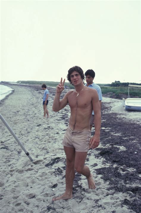John F Kennedy Jr Body Amazon.com: H38173 Robert F Kennedy Jr