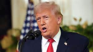 Минюст США отрицает сокрытие имени Трампа в файлах по делу Эпштейна - РИА Новости, 20.12.2025