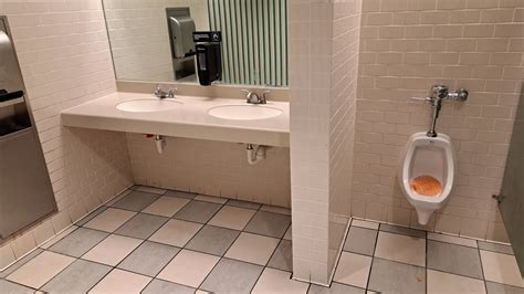 Restroom 的图像结果