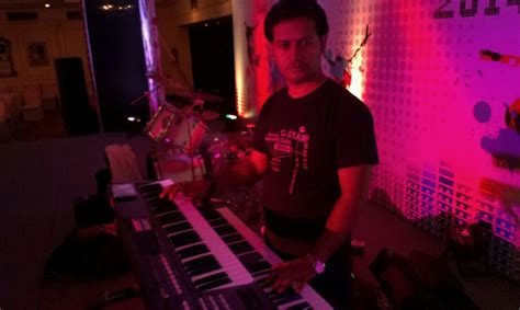 Keyboard Player in Bangalore 9823395060 | Synthesizer Player in ...