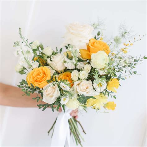 Yellow flower wedding bouquets | Beachweddingtips.com