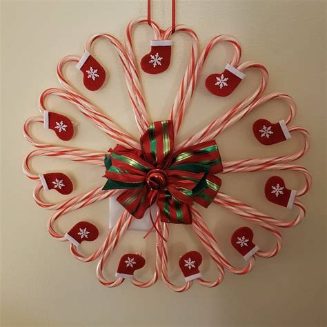 50+ Candy cane crafts that are the sweeting thing about Christmas