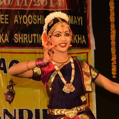 Mrunmayi - Dance teacher in Mumbai - ₹300/h