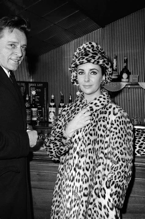 The Elizabeth Taylor Look Book | Elizabeth taylor, Celebrity couples ...