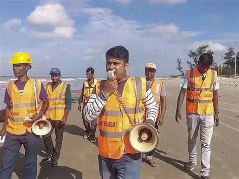 Cyclone Remal in West Bengal, Odisha: Landfall time, warnings, wind ...