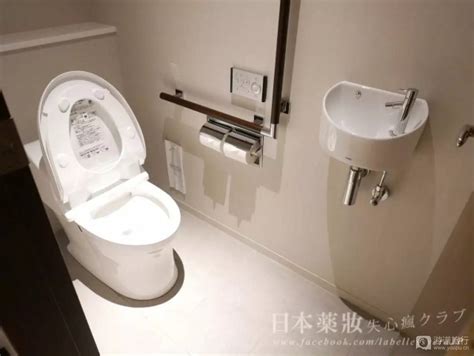 小男孩进女厕所“方便”很方便-----三湘都市报数字报刊