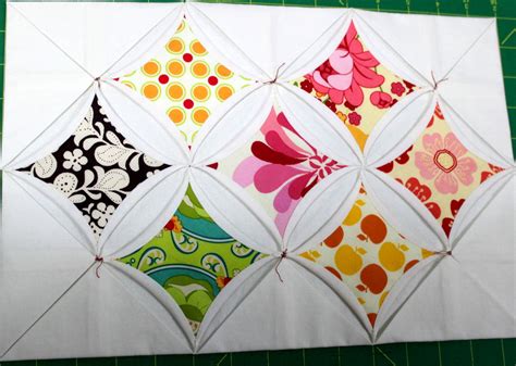 Cathedral Window Quilting Tutorial 的图像结果