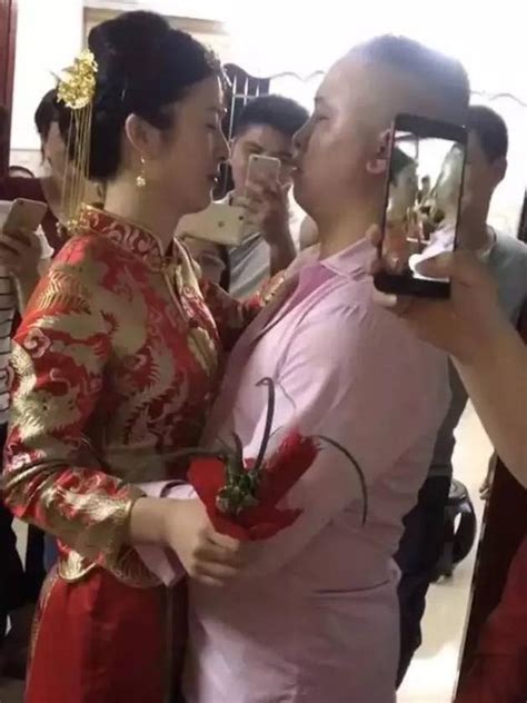 湖南农村结婚，新娘迫不及待出嫁，抢亲环节都不要了，祝他们幸福_凤凰网视频_凤凰网