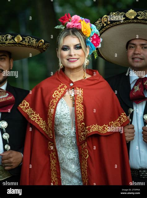 Mexican mariachi band in traditional mariachi costumes Stock Photo - Alamy
