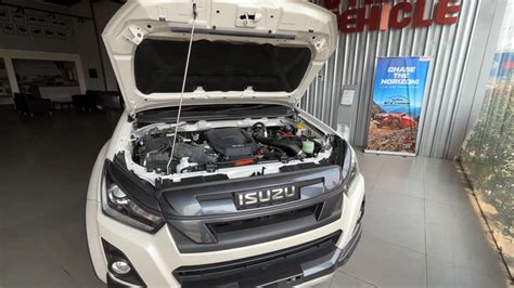 Isuzu V-Cross Price - Features, Images & Reviews