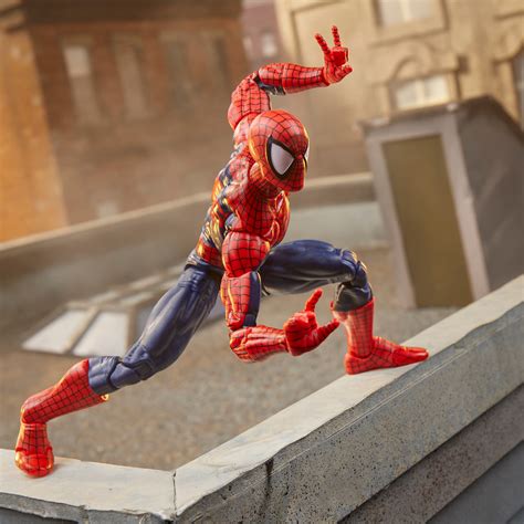 Hasbro Announces New Maximum Marvel Legends with 90s Spider-Man