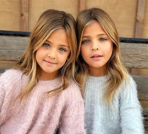 2010年出生的同卵孪生姊妹 已长成“世界最美双胞胎”|模特公司|贾琪|双胞胎_新浪新闻