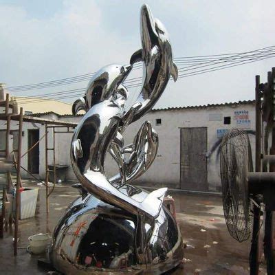 不锈钢喷水海豚雕塑-宏通雕塑
