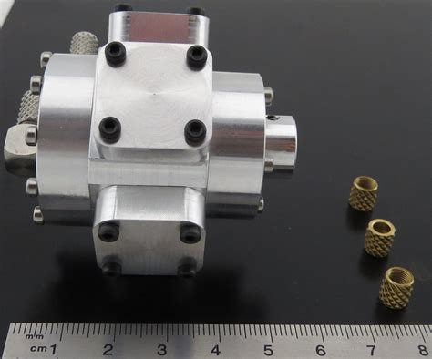 1x Hydraulik-Motor mit 8mm-Kolben. Arbeitsdruck 10-20 bar | 9442