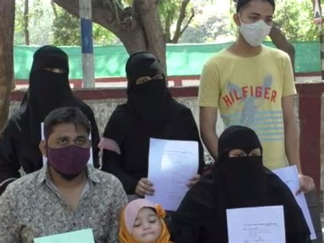 Accused of murder from Lajpore jail in Surat calls readymade garment ...